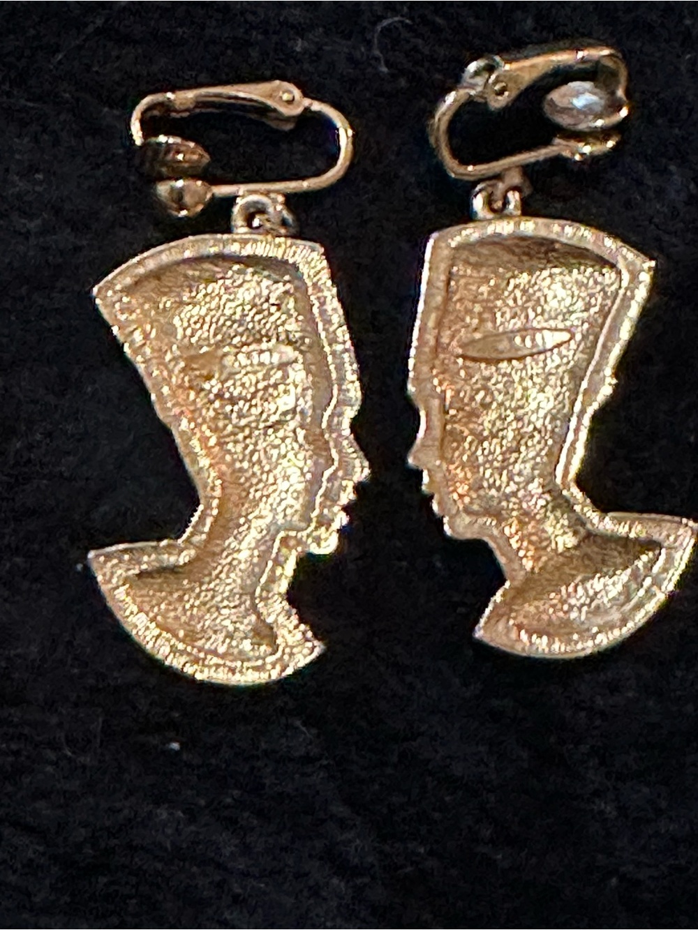 AVON Authentic Original STAMPED Egyptian Queen Profile Drop Earrings Jewelry - Picture 4 of 9